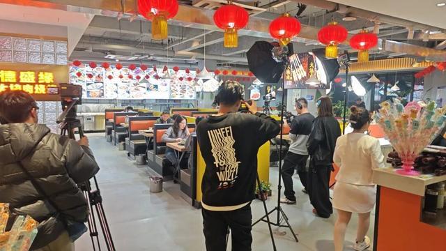 平烧烤”上央视了!冰球突破豪华版“牟(图2) 平烧烤”上央视了!冰球突破豪华版“牟(图2)